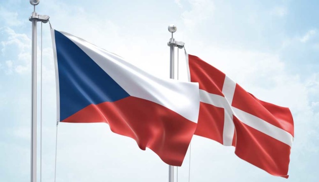 Данія і Чехія спільно передадуть танки і бойові машини для піхоти