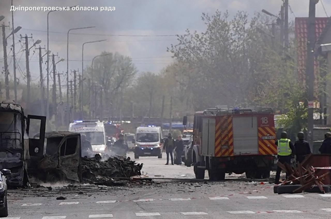 Атака на Дніпро: з’явилося відео моменту влучання шахеда у рейсовий автобус