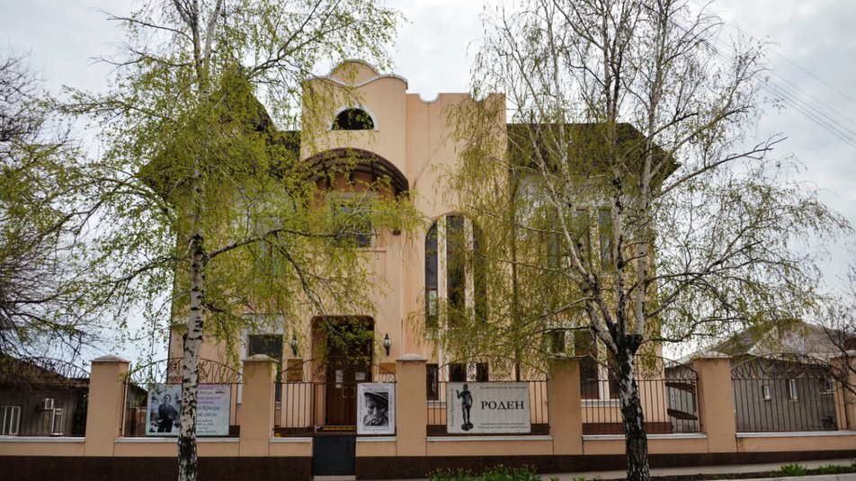 Росіяни вивозять цінні експонати з музеїв Маріуполя
