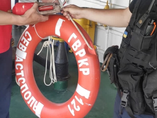 З Чорного моря виловили рятувальний круг та буй крейсера-потопельника «Москва»