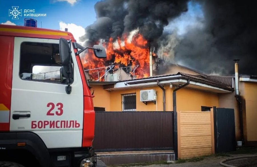 На Київщині сталася масштабна пожежа в пекарні