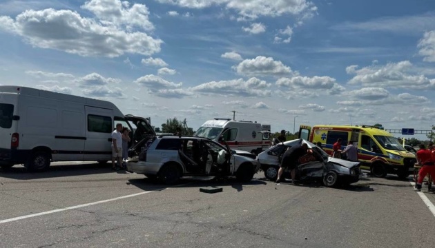 На Волині зіткнулися Audi та ВАЗ: загинула жінка, серед травмованих – діти