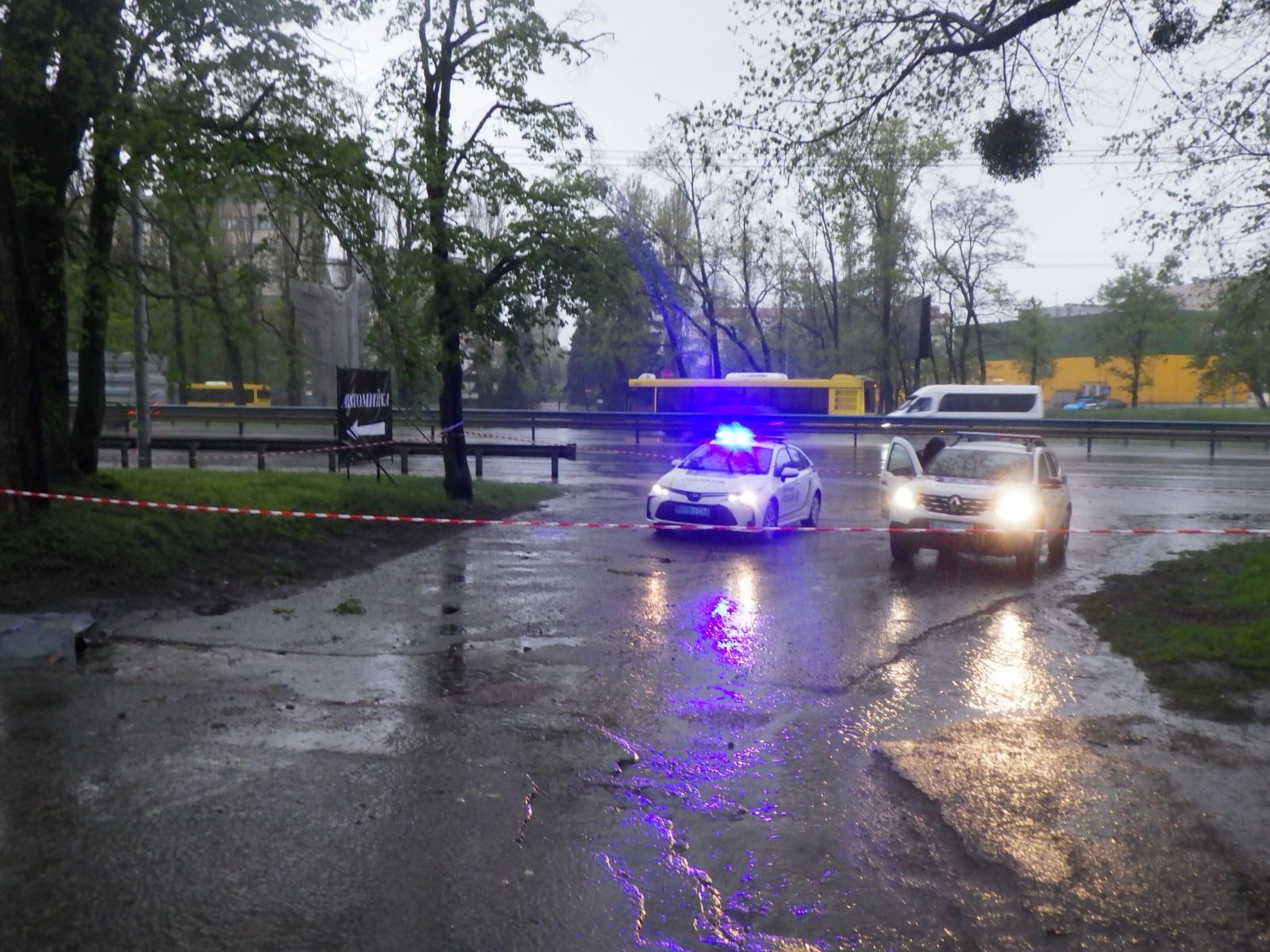 У Києві виявили тіло чоловіка з осколковими пораненнями від гранати