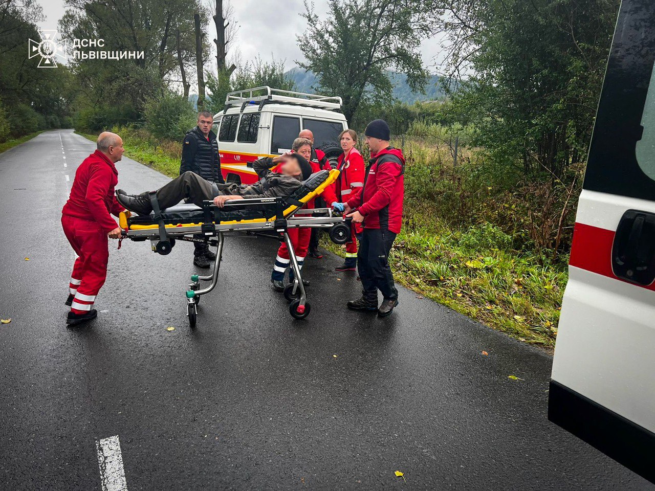 На Львівщині рятувальники цілу добу шукали 84 -річного заблукалого грибаря