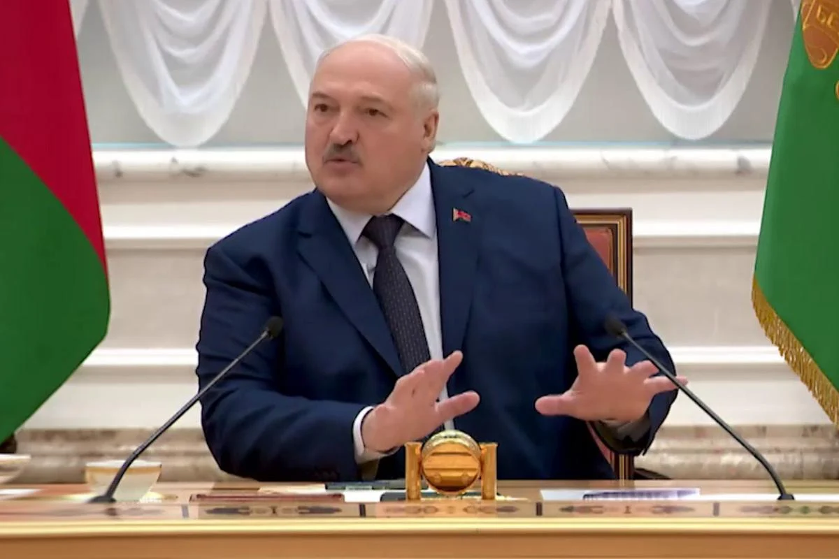 Білорусь має брати участь у переговорах щодо України, – Лукашенко