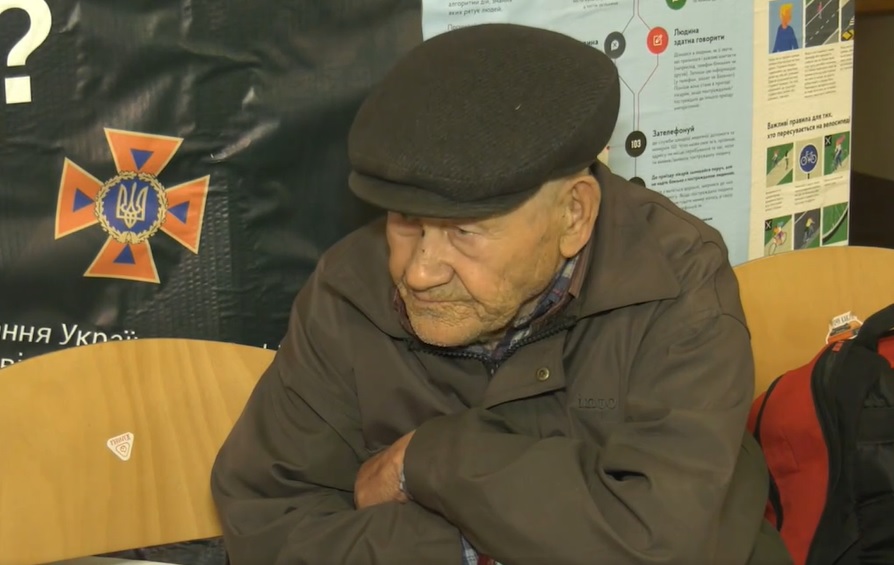 88-річний дідусь самотужки вийшов із окупованої частини Донеччини, щоб не отримати паспорт РФ