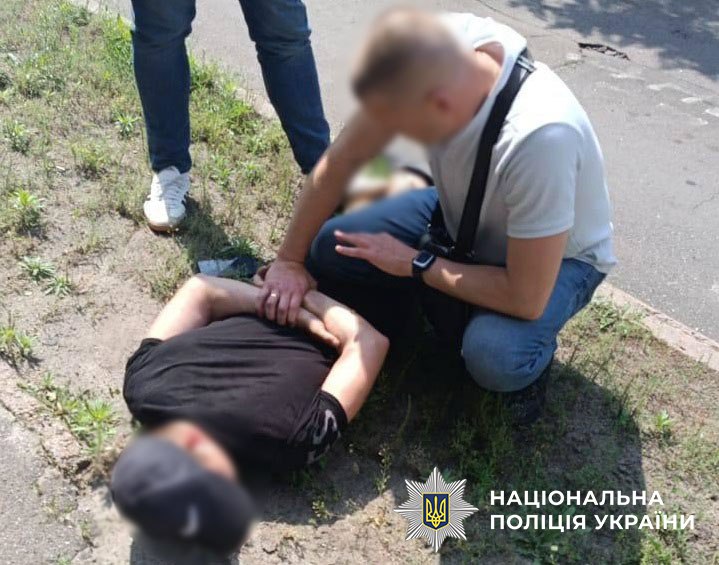 На Троєщині рецидивіст пограбував 13-річного хлопця: затримали за гарячими слідами