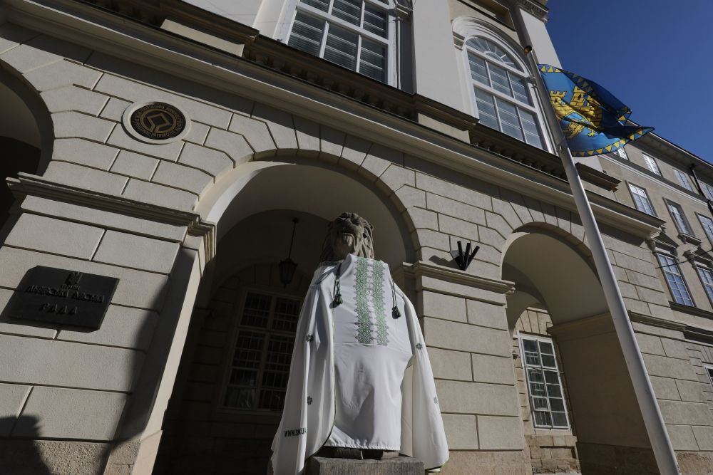 До Дня вишиванки львівські леви традиційно приміряли національне вбрання