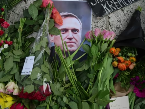 У Москві сотні людей, силовики, снайпери. Як проходить церемонія прощання з Навальним
