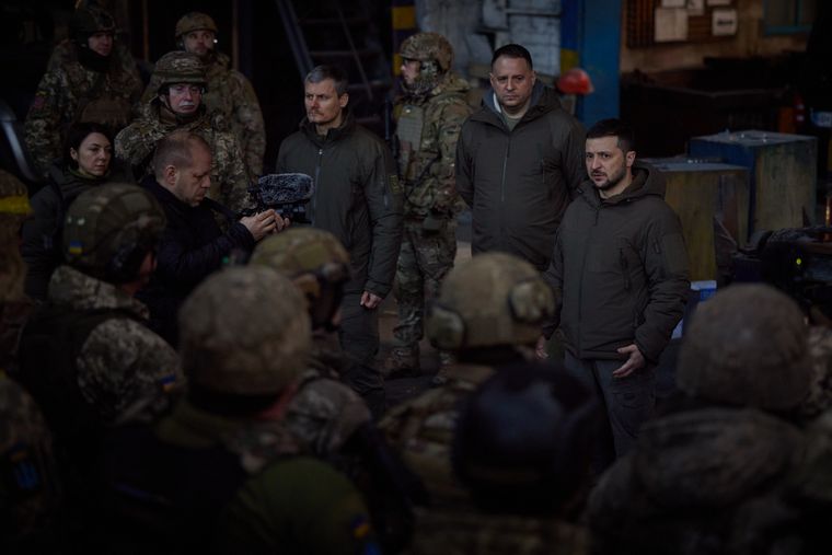 Зеленський пояснив, чому Україна не може відмовитися від Бахмута
