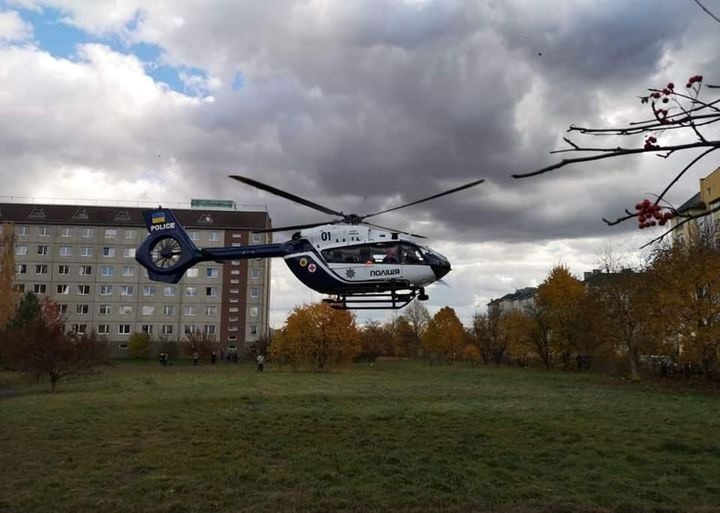 Жіночі інсульти і важкохвора дитина. Три порятунки гелікоптером за два дні