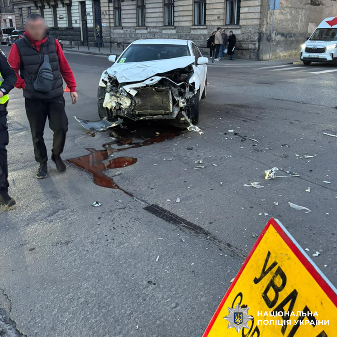Дівчина в реанімації: у поліції повідомили деталі моторошної ДТП у Львові (фото)