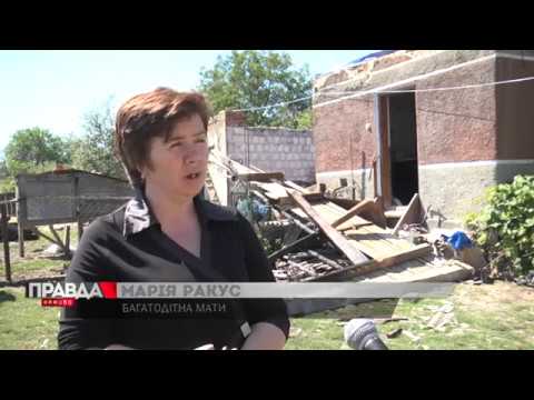 Багатодітну сім'ю виживають з хати: дім уже 2 рази горів