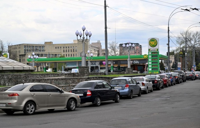 Дефіцит пального незабаром зникне, але дешевим воно точно не буде, - економіст