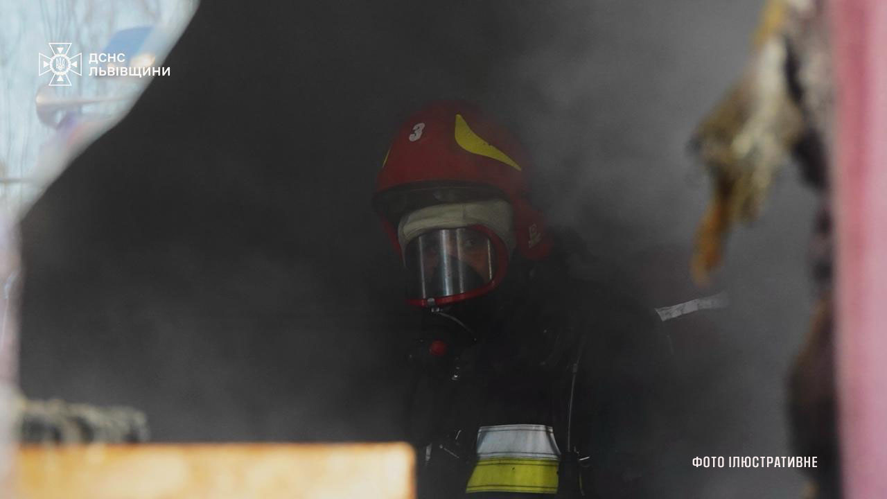 У Львові сталася пожежа в підвалі багатоповерхівки