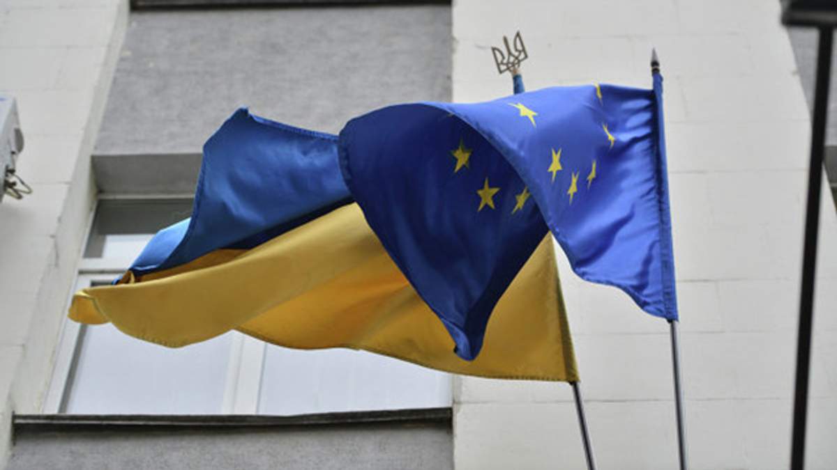 Єврокомісія підтримає статус кандидата в ЄС для України. Але з умовами