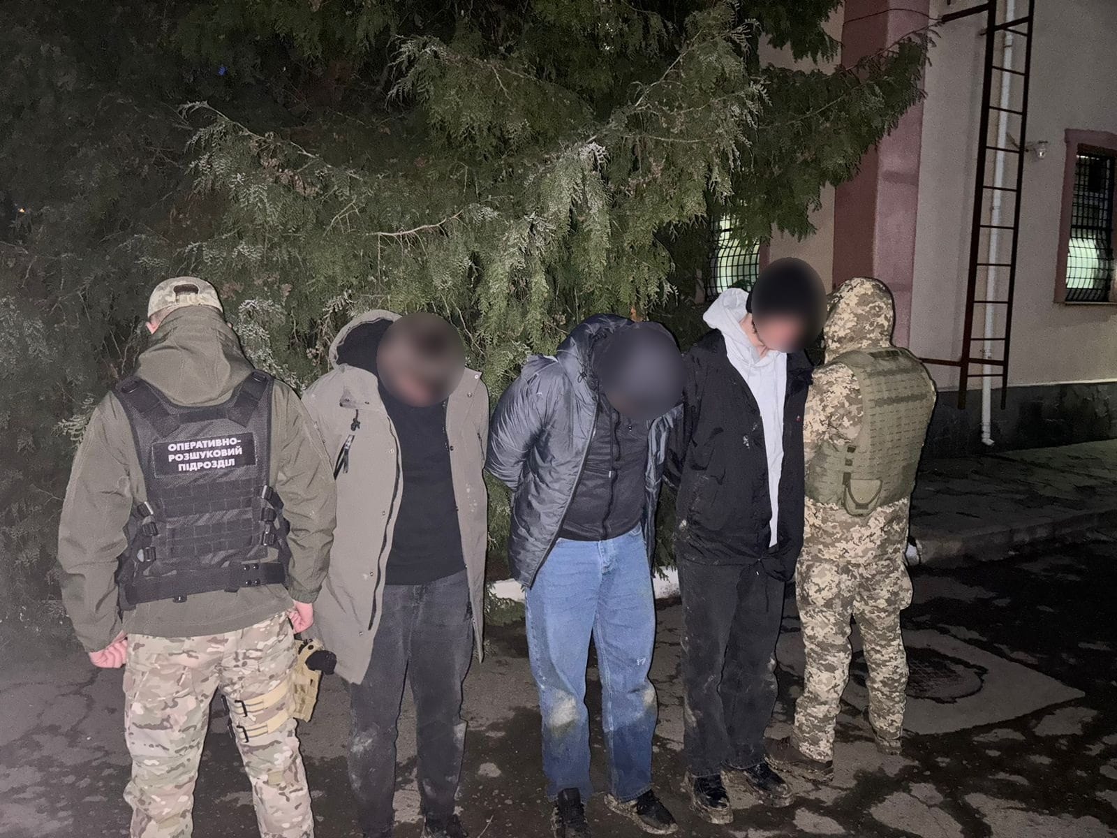 Не вистачило декількох кроків: на Буковині затримали ухилянтів перед самим кордоном