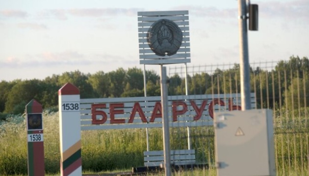 Білорусь посилює підрозділи на кордоні й обмежує в'їзд у райони біля України