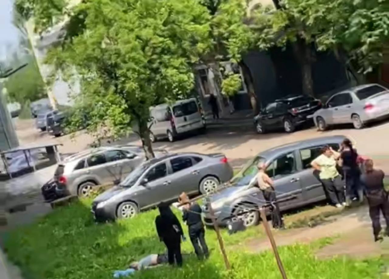 У Львові чоловік загинув, вистрибнувши з четвертого поверху
