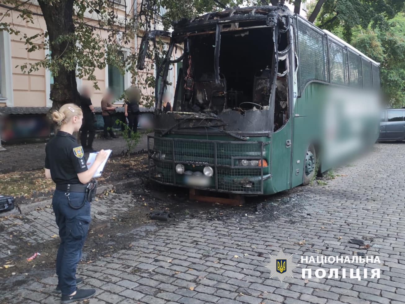 У центрі Одеси частково згорів квестовий автобус: у поліції повідомили деталі