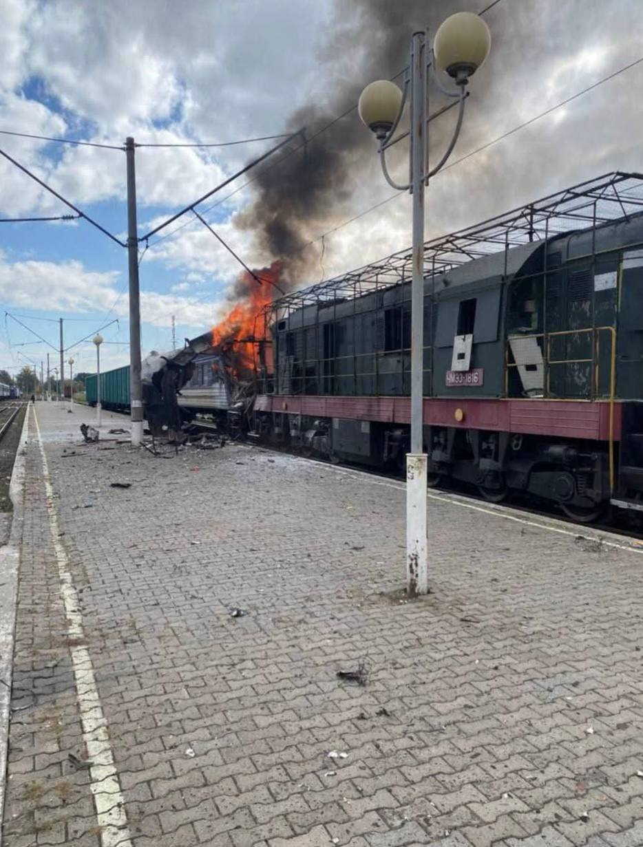 Росія вдарила по вокзалу Шостки: серед постраждалих – троє дітей (відео)