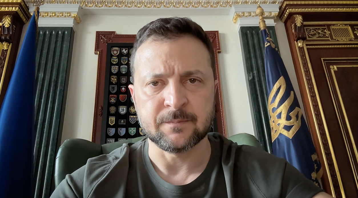 Усе під контролем: Зеленський висловив упевненість після розмови зі Сирським