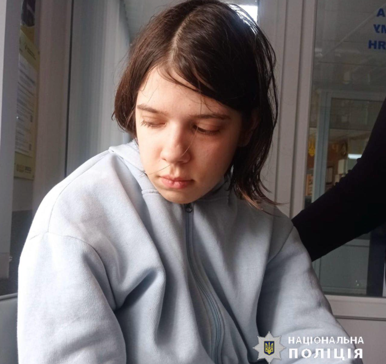 На Прикарпатті знайшли на вулиці неповнолітню дівчину: офіційне звернення поліції