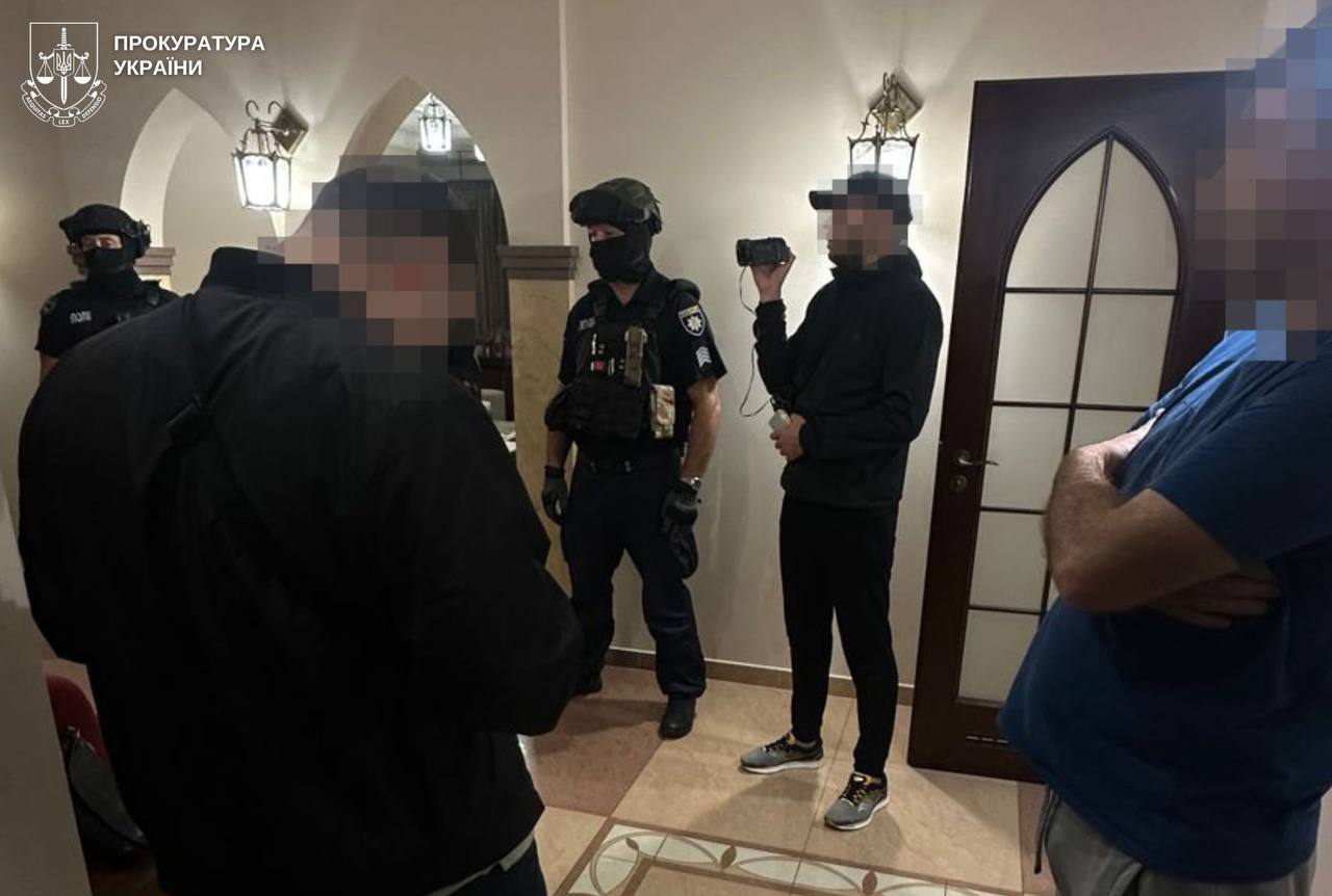 Двоє жителів Львова спалили гараж депутата міськради Самбора: деталі