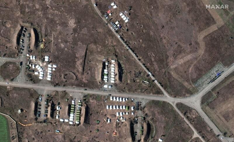 На білоруському військовому аеродромі помітили скупчення військової техніки