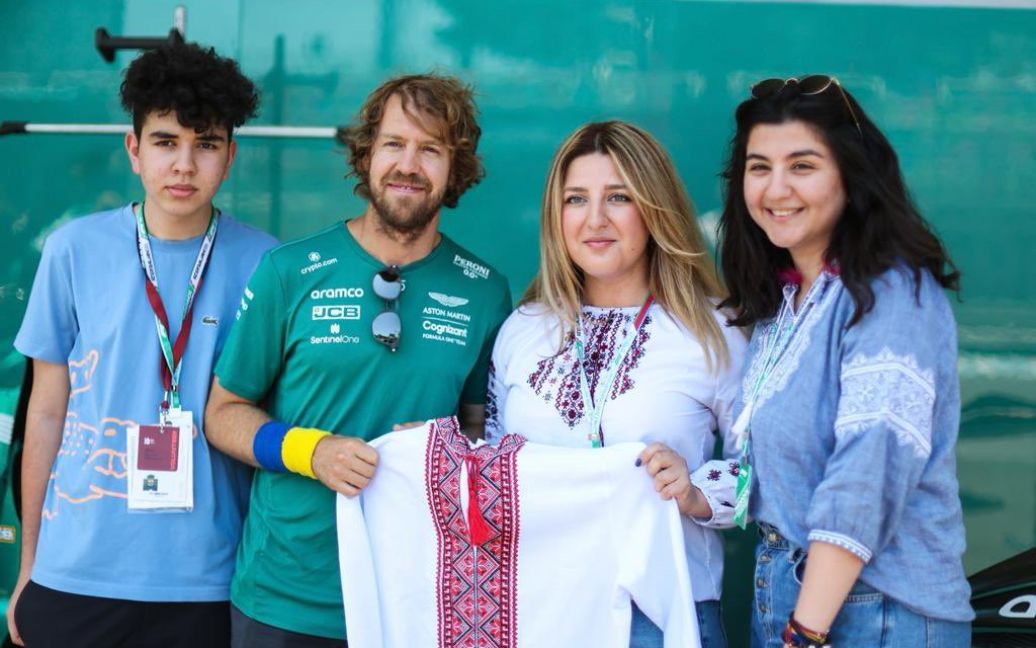 Чотириразовий чемпіон Формули-1, який активно підтримує Україну, оголосив про завершення кар'єри