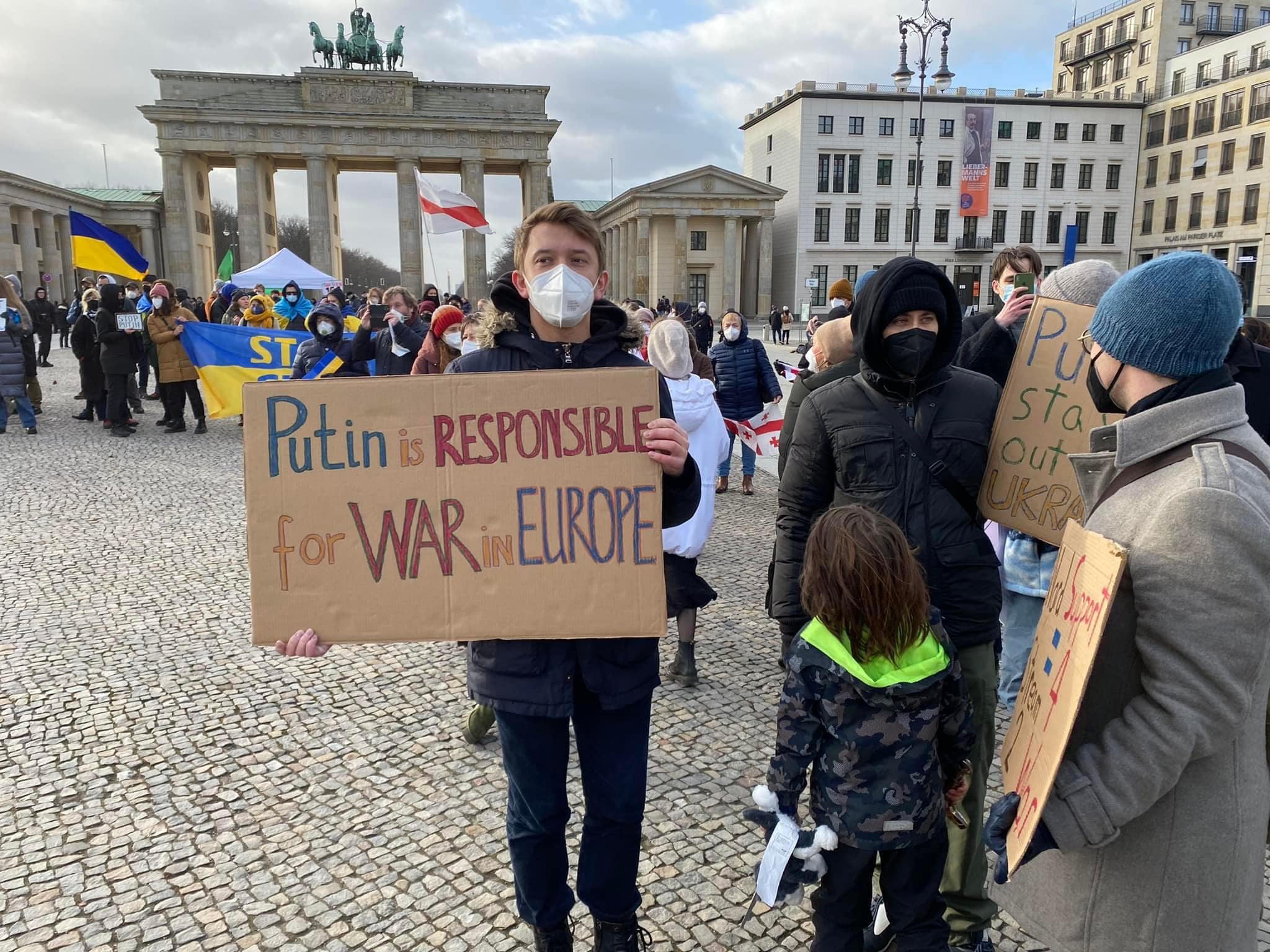 У Берліні українці провели акцію проти війни, якою загрожує режим Путіна