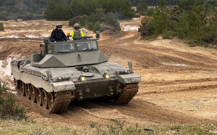 Міноборони Британії показало, як ЗСУ освоюють танки Challenger 2