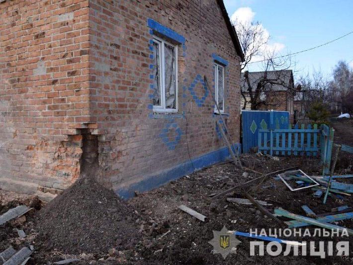 На Донеччині окупанти обстріляли дитсадок та поранили жінку