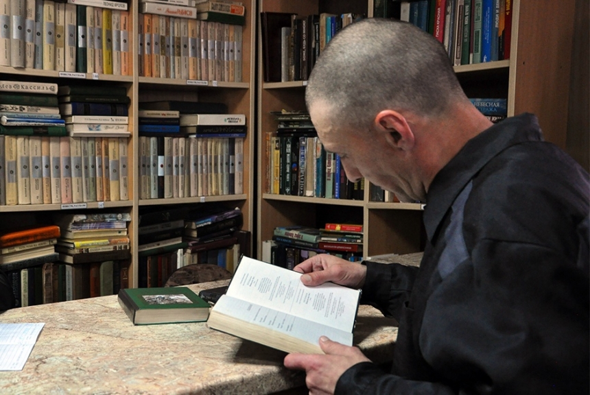Мінус три дні – за книжку. В Україні ув’язненим можуть скорочувати термін за читання