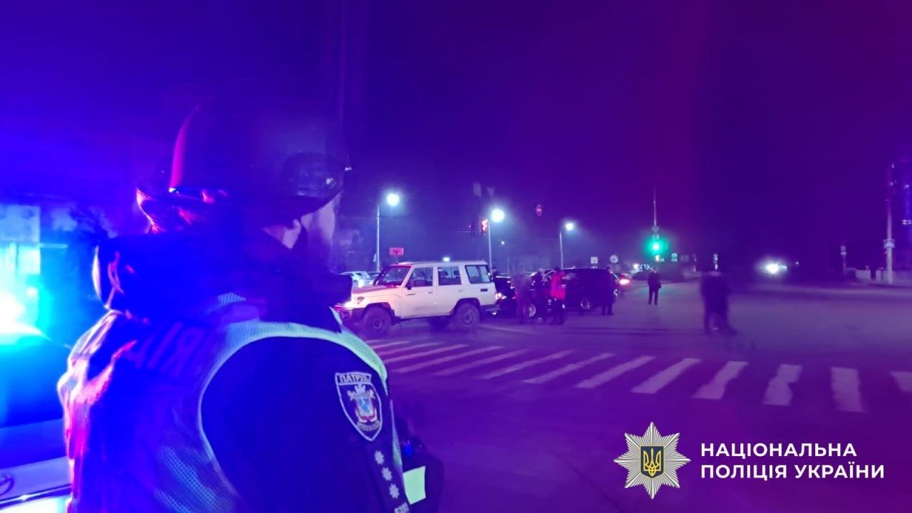У Миколаєві стався вибух на АЗС: травмовано семеро поліцейських (перші фото)
