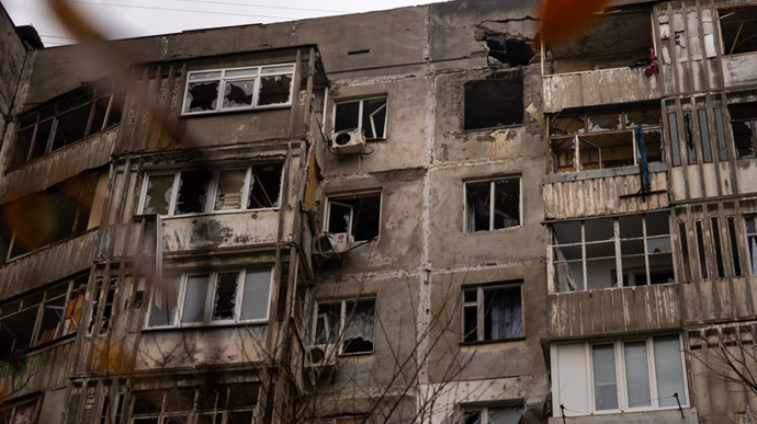 Росіяни обстріляли Нікопольщину та вдарили танками по селі на Херсонщині. Є загиблі