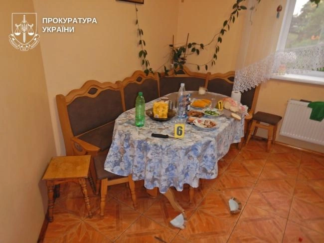 Сусідка знайшла закривавлене тіло: деталі загадкового вбивства на Рівненщині