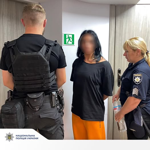 Обкрадала відвідувачів спорткомплексу: у Львові поліція затримала злодійку