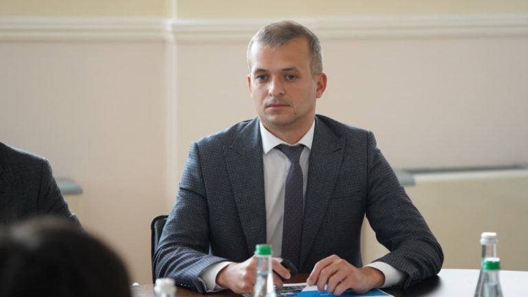 Заступника міністра викрили на хабарі у $400 тисяч. Стали відомі деталі затримання
