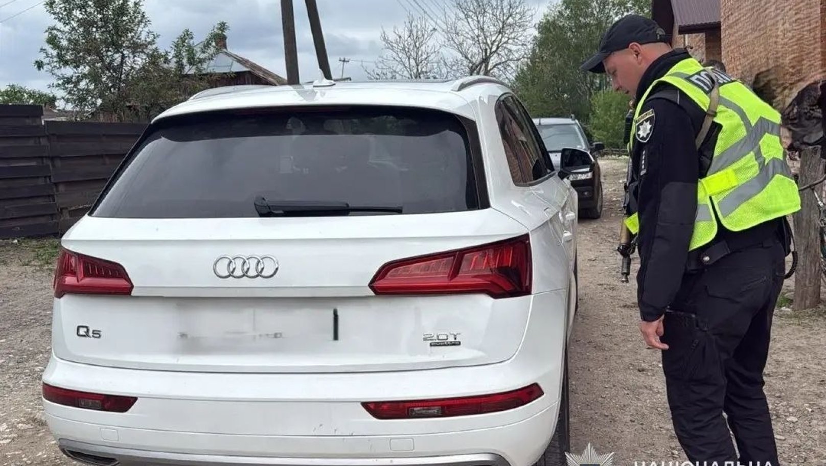Стріляв у "хвору свиню", а влучив в Audi: на Львівщині суд покарав чоловіка за нічну розбірку
