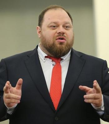 Одразу чотири топ-посадовці подали заяву про відставку