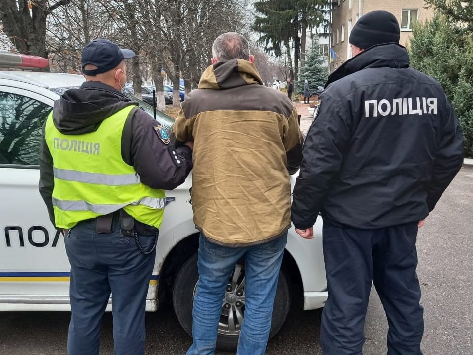 На Сумщині чоловік з рушницею пограбував ювелірку на 500 тисяч гривень