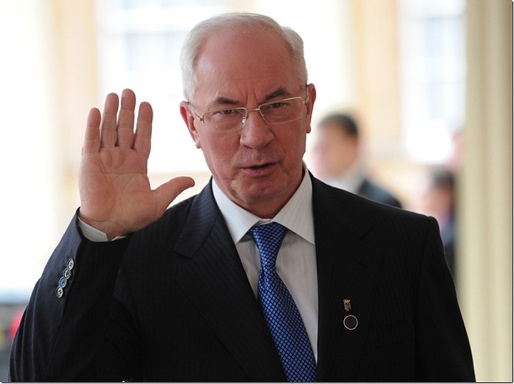 Азаров подав позов в український суд. Вимагає зняти з нього санкції