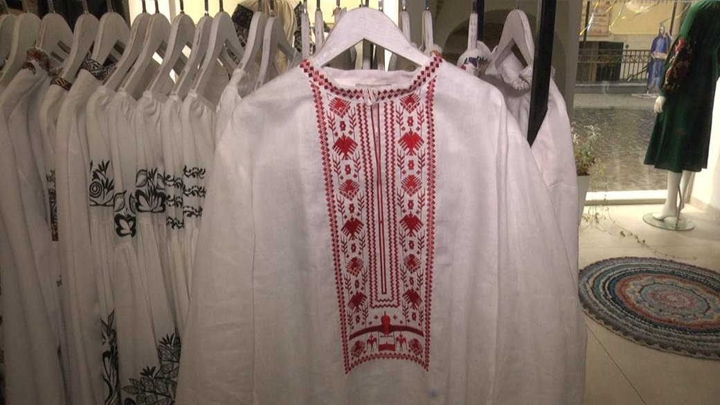 «Байрактар» на вишиванці. У Львові створили унікальний дизайн вишитого одягу
