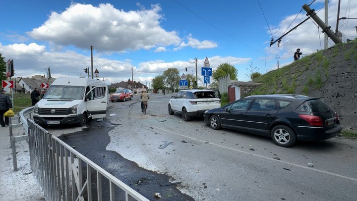 Уламки наскрізь прошили бус: жителі Ковеля розповіли, як пережили атаку (фото)