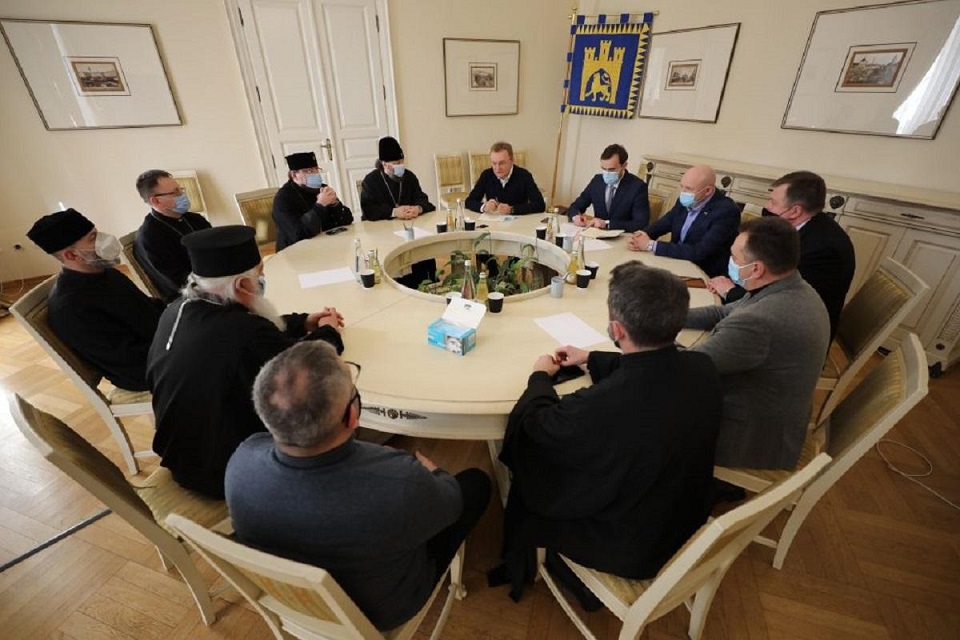 Рада єпископів Львова вирішила прийняти в церкви людей, якщо Росія почне вторгнення