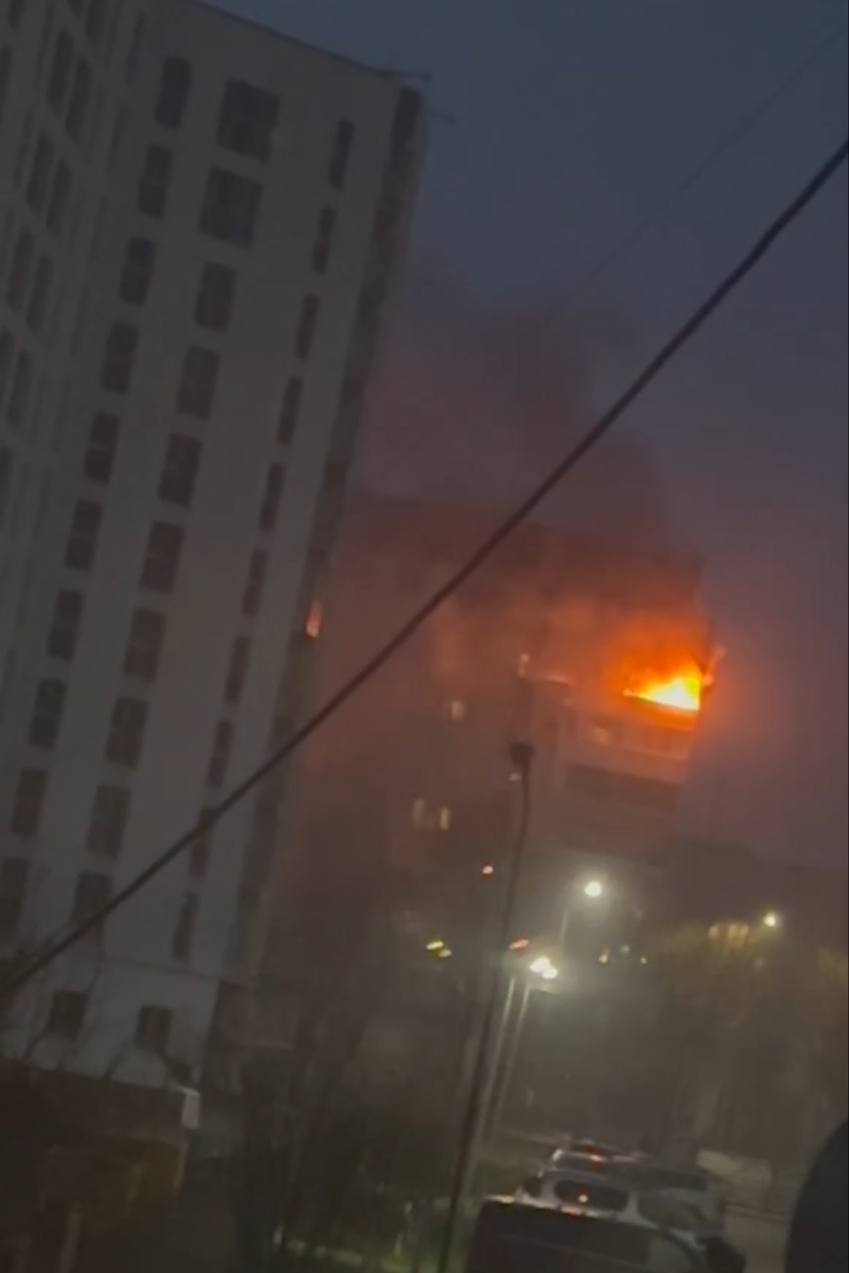 У мережі з’явилося відео з місця атаки на житловий будинок у Луцьку