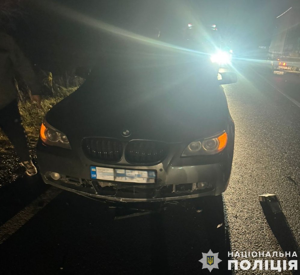 На Самбірщині фура та автівки тричі переїхали чоловіка: відео страшної ДТП