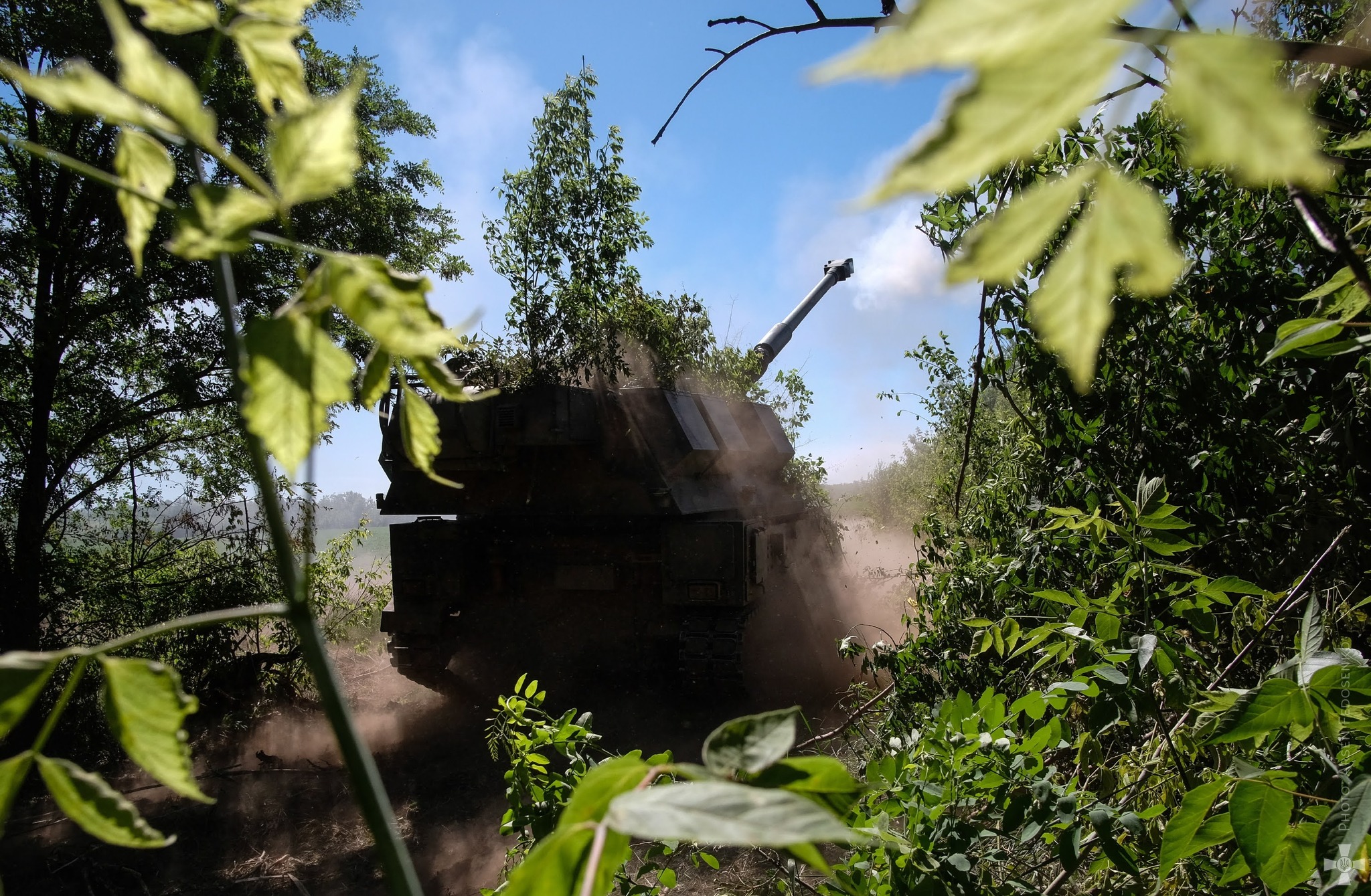 Б'є двічі на хвилину на 40 км: Залужний описав роботу "Крабів", що вже на передовій