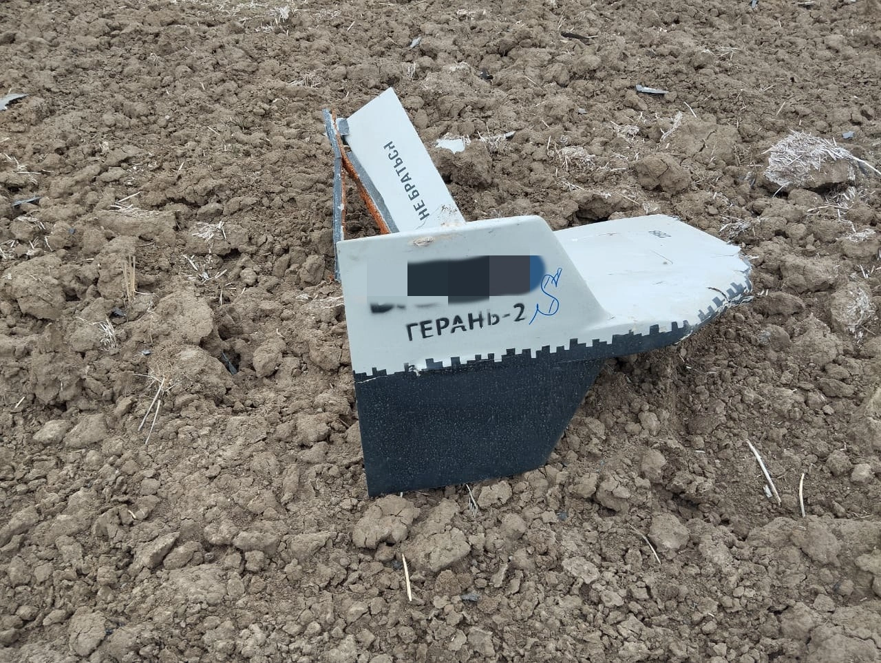 На Київщині уламки ворожого «Шахеда» впали на будинок